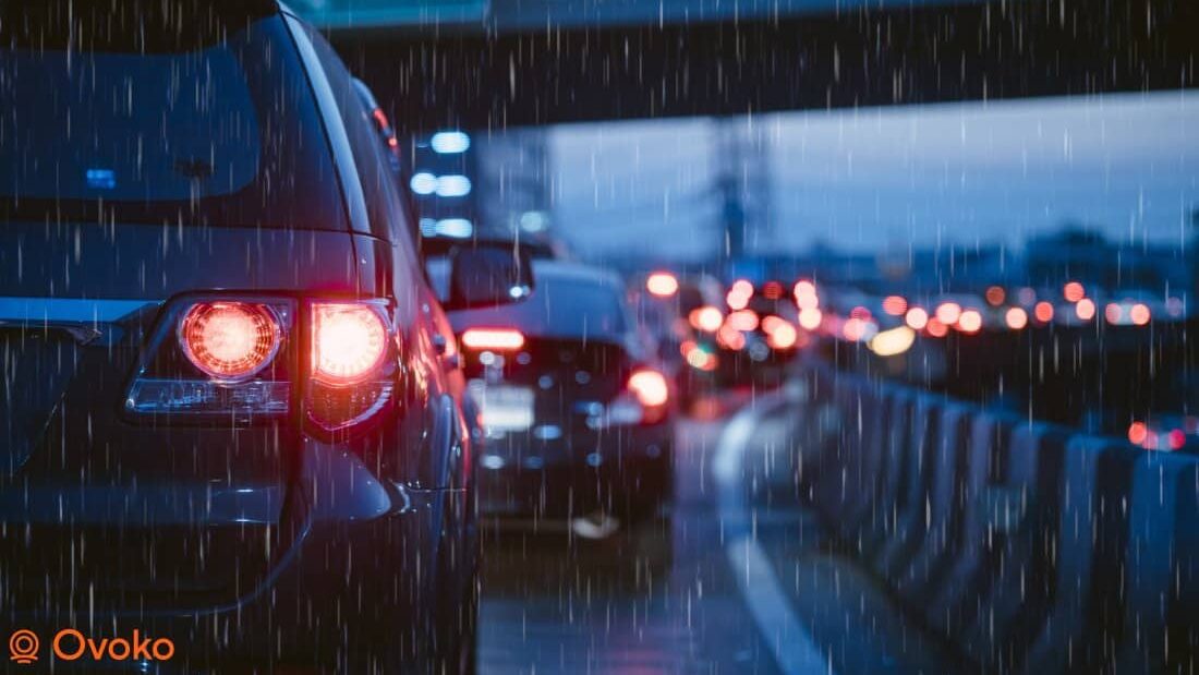 Cómo conducir de forma segura bajo la lluvia